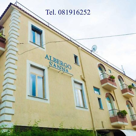 Albergo Sant'Anna Pagani Buitenkant foto