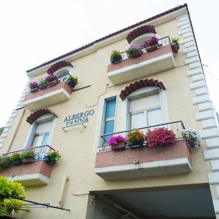 Albergo Sant'Anna Pagani Buitenkant foto